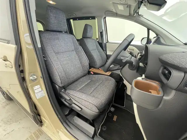 トヨタ シエンタ Z 滋賀県 2024(令6)年 0.6万km ベージュ 禁煙車/純正１０．５型ナビ/パノラミックビューモニター/前後ドラレコ/ＥＴＣ２．０/コンフォートパッケージ/ステアリングヒーター/シートヒーター/トヨタセーフティセンス/・プリクラッシュセーフティ/・レーンディパーチャーアラート/・レーダークルーズコントロール/・レーントレーシングアシスト/・アダプティブハイビームシステム/・ロードサインアシスト/・プロアクティブドライビングアシスト/・発進遅れ告知機能/両側パワースライドドア/ＬＥＤライト/スマートキー