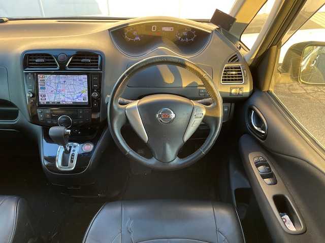 日産 セレナ ハイウェイS S HV Aセーフ 富山県 2014(平26)年 11万km ダイヤモンドブラック (株)IDOMが運営する【じしゃロン富山店】の自社ローン専用車両になります。こちらは現金またはオートローンご利用時の価格です。自社ローンご希望の方は別途その旨お申し付け下さい/フリップダウンモニター/純正ナビ/TV/CD/DVD/SD/Bluetooth/両側パワースライドドア/衝突被害軽減システム/全周囲カメラ/横滑り防止・レーンキープアシスト/クルーズコントロール/コーナーセンサー/ETC/レザー調シートカバー/プッシュスタート/スマートキー/取説/保証書/記録簿