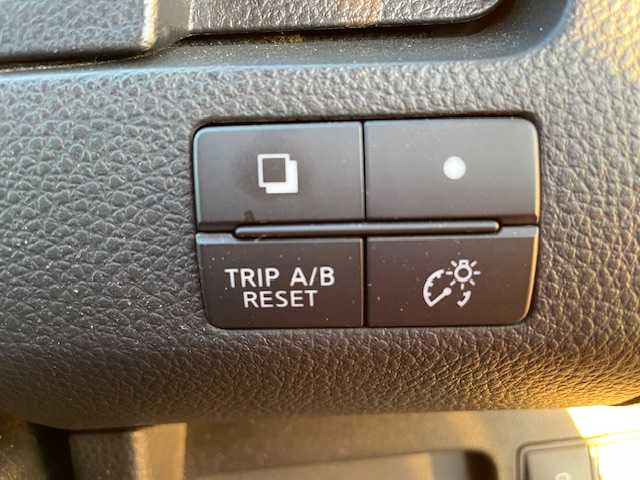 日産 セレナ ハイウェイS S HV Aセーフ 富山県 2014(平26)年 11万km ダイヤモンドブラック (株)IDOMが運営する【じしゃロン富山店】の自社ローン専用車両になります。こちらは現金またはオートローンご利用時の価格です。自社ローンご希望の方は別途その旨お申し付け下さい/フリップダウンモニター/純正ナビ/TV/CD/DVD/SD/Bluetooth/両側パワースライドドア/衝突被害軽減システム/全周囲カメラ/横滑り防止・レーンキープアシスト/クルーズコントロール/コーナーセンサー/ETC/レザー調シートカバー/プッシュスタート/スマートキー/取説/保証書/記録簿