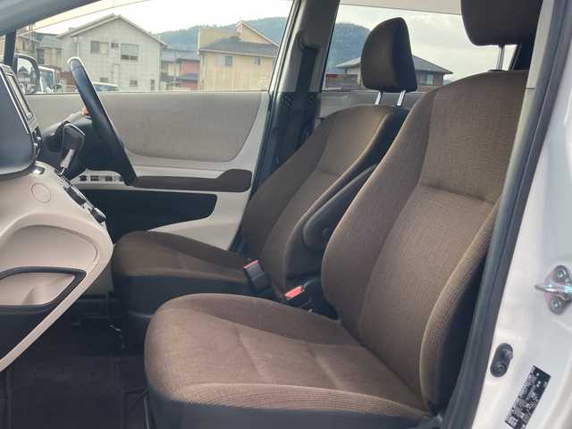 トヨタ シエンタ G 岡山県 2016(平28)年 4.9万km ホワイトパールクリスタルシャイン 純正ナビ　NSCP-W64/ワンセグTV、CD、FM、AM　/ETC/バックカメラ/前後ドライブレコーダー/両側パワースライドドア/スマートキー/プッシュスタート