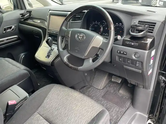 トヨタ ヴェルファイア 2．4Z Gエディション 京都府 2014(平26)年 11.1万km ブラック (株)IDOMが運営する【じしゃロン伏見店】の自社ローン専用車両になりますこちらは現金またはオートローンご利用時の価格です。自社ローンご希望の方は別途その旨お申付け下さい/備考欄特記事項あり