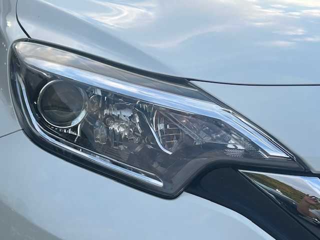 日産 ノート X 大阪府 2019(令1)年 2.3万km ブリリアントホワイトパール 社外ナビ(BT/CD/iPod)/衝突被害軽減システム/レーンキープアシスト/コーナーセンサー/横滑り防止装置/盗難防止装置/オートライト/社外フロアマット/アイドリングストップ/ＥＴＣ/電動格納ミラー/スペアキー×1/ハロゲンヘッドライト