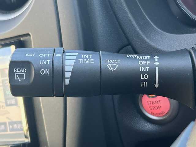 日産 ノート X 大阪府 2019(令1)年 2.3万km ブリリアントホワイトパール 社外ナビ(BT/CD/iPod)/衝突被害軽減システム/レーンキープアシスト/コーナーセンサー/横滑り防止装置/盗難防止装置/オートライト/社外フロアマット/アイドリングストップ/ＥＴＣ/電動格納ミラー/スペアキー×1/ハロゲンヘッドライト