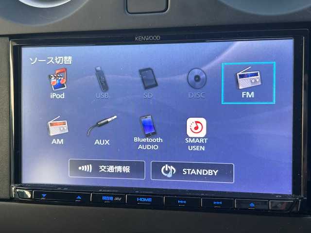 日産 ノート X 大阪府 2019(令1)年 2.3万km ブリリアントホワイトパール 社外ナビ(BT/CD/iPod)/衝突被害軽減システム/レーンキープアシスト/コーナーセンサー/横滑り防止装置/盗難防止装置/オートライト/社外フロアマット/アイドリングストップ/ＥＴＣ/電動格納ミラー/スペアキー×1/ハロゲンヘッドライト