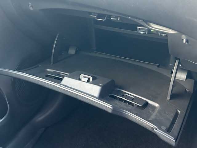 日産 ノート X 大阪府 2019(令1)年 2.3万km ブリリアントホワイトパール 社外ナビ(BT/CD/iPod)/衝突被害軽減システム/レーンキープアシスト/コーナーセンサー/横滑り防止装置/盗難防止装置/オートライト/社外フロアマット/アイドリングストップ/ＥＴＣ/電動格納ミラー/スペアキー×1/ハロゲンヘッドライト