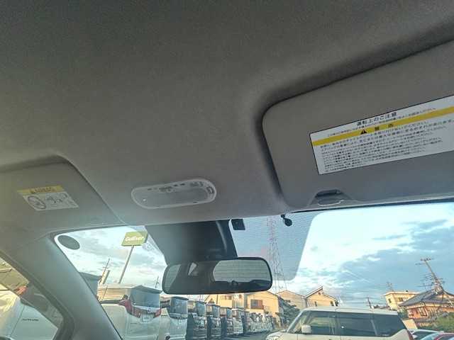 日産 ノート X 大阪府 2019(令1)年 2.3万km ブリリアントホワイトパール 社外ナビ(BT/CD/iPod)/衝突被害軽減システム/レーンキープアシスト/コーナーセンサー/横滑り防止装置/盗難防止装置/オートライト/社外フロアマット/アイドリングストップ/ＥＴＣ/電動格納ミラー/スペアキー×1/ハロゲンヘッドライト