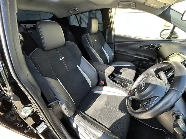 トヨタ プリウス ＰＨＶ Sナビパッケージ・GRスポーツ 長崎県 2019(令1)年 9.5万km アティチュードブラックマイカ 純正11.6インチナビ/（BT/フルセグ）/バックカメラ/衝突軽減システム/レーンアシスト/レーダークルーズ/ETC2.0/ステアリングスイッチ/ハーフレザーシート/シートヒーター/スマートキー/プッシュスタート/純正18インチAW