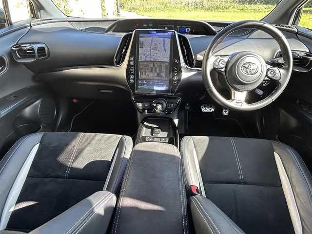 トヨタ プリウス ＰＨＶ Sナビパッケージ・GRスポーツ 長崎県 2019(令1)年 9.5万km アティチュードブラックマイカ 純正11.6インチナビ/（BT/フルセグ）/バックカメラ/衝突軽減システム/レーンアシスト/レーダークルーズ/ETC2.0/ステアリングスイッチ/ハーフレザーシート/シートヒーター/スマートキー/プッシュスタート/純正18インチAW