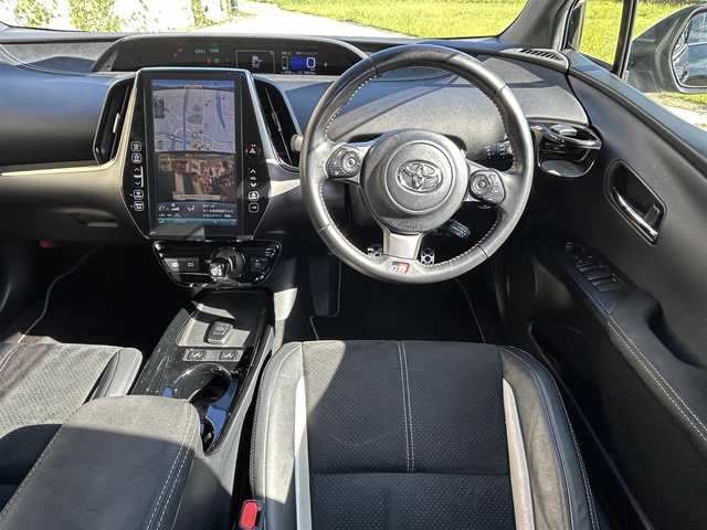 トヨタ プリウス ＰＨＶ Sナビパッケージ・GRスポーツ 長崎県 2019(令1)年 9.5万km アティチュードブラックマイカ 純正11.6インチナビ/（BT/フルセグ）/バックカメラ/衝突軽減システム/レーンアシスト/レーダークルーズ/ETC2.0/ステアリングスイッチ/ハーフレザーシート/シートヒーター/スマートキー/プッシュスタート/純正18インチAW