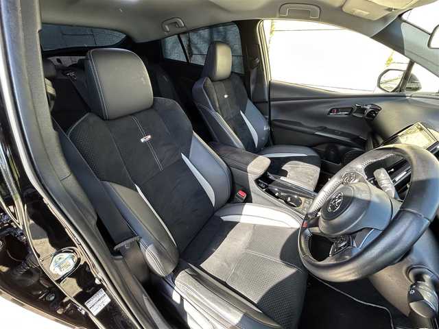 トヨタ プリウス ＰＨＶ Sナビパッケージ・GRスポーツ 長崎県 2019(令1)年 9.5万km アティチュードブラックマイカ 純正11.6インチナビ/（BT/フルセグ）/バックカメラ/衝突軽減システム/レーンアシスト/レーダークルーズ/ETC2.0/ステアリングスイッチ/ハーフレザーシート/シートヒーター/スマートキー/プッシュスタート/純正18インチAW