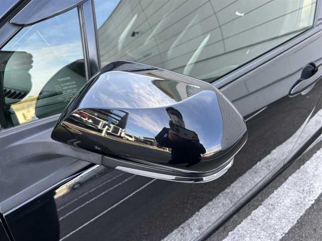 トヨタ プリウス ＰＨＶ Sナビパッケージ・GRスポーツ 長崎県 2019(令1)年 9.5万km アティチュードブラックマイカ 純正11.6インチナビ/（BT/フルセグ）/バックカメラ/衝突軽減システム/レーンアシスト/レーダークルーズ/ETC2.0/ステアリングスイッチ/ハーフレザーシート/シートヒーター/スマートキー/プッシュスタート/純正18インチAW