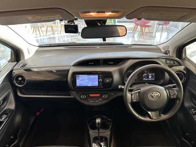 トヨタ ヴィッツ U スポーティパッケージ 岐阜県 2017(平29)年 11.4万km ホワイトパールクリスタルシャイン 純正ナビ7インチ/プッシュスタート/取扱説明書/スマートキー/ETC/フルセグ/前方ドラレコ/純正フロアマット/純正アルミホイール/キセノンヘッドライト/レーンキープアシスト/オートライト/保証書/ワンオーナー