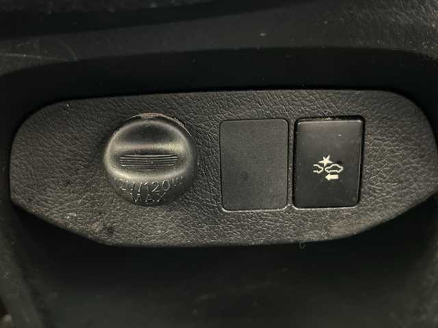 トヨタ ヴィッツ U スポーティパッケージ 岐阜県 2017(平29)年 11.4万km ホワイトパールクリスタルシャイン 純正ナビ7インチ/プッシュスタート/取扱説明書/スマートキー/ETC/フルセグ/前方ドラレコ/純正フロアマット/純正アルミホイール/キセノンヘッドライト/レーンキープアシスト/オートライト/保証書/ワンオーナー