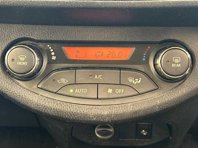 トヨタ ヴィッツ U スポーティパッケージ 岐阜県 2017(平29)年 11.4万km ホワイトパールクリスタルシャイン 純正ナビ7インチ/プッシュスタート/取扱説明書/スマートキー/ETC/フルセグ/前方ドラレコ/純正フロアマット/純正アルミホイール/キセノンヘッドライト/レーンキープアシスト/オートライト/保証書/ワンオーナー