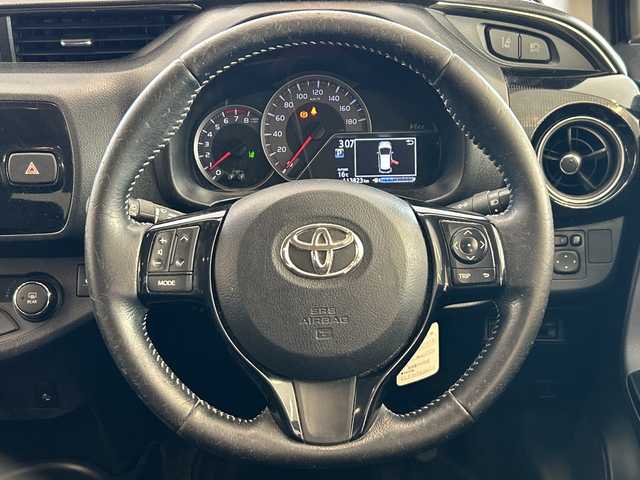 トヨタ ヴィッツ U スポーティパッケージ 岐阜県 2017(平29)年 11.4万km ホワイトパールクリスタルシャイン 純正ナビ7インチ/プッシュスタート/取扱説明書/スマートキー/ETC/フルセグ/前方ドラレコ/純正フロアマット/純正アルミホイール/キセノンヘッドライト/レーンキープアシスト/オートライト/保証書/ワンオーナー