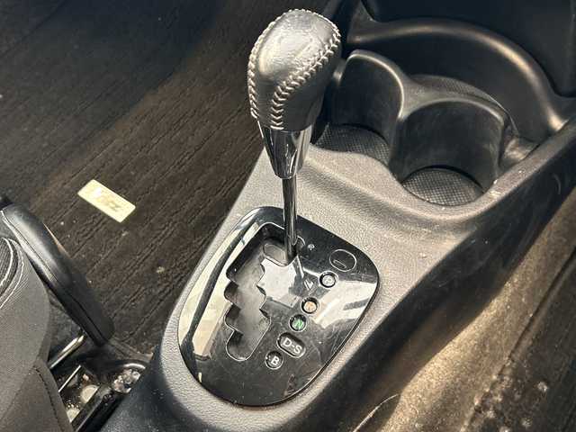 トヨタ ヴィッツ U スポーティパッケージ 岐阜県 2017(平29)年 11.4万km ホワイトパールクリスタルシャイン 純正ナビ7インチ/プッシュスタート/取扱説明書/スマートキー/ETC/フルセグ/前方ドラレコ/純正フロアマット/純正アルミホイール/キセノンヘッドライト/レーンキープアシスト/オートライト/保証書/ワンオーナー