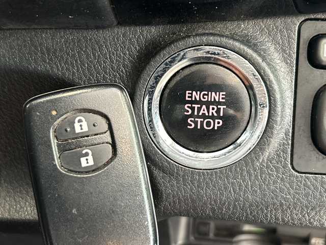 トヨタ ヴィッツ U スポーティパッケージ 岐阜県 2017(平29)年 11.4万km ホワイトパールクリスタルシャイン 純正ナビ7インチ/プッシュスタート/取扱説明書/スマートキー/ETC/フルセグ/前方ドラレコ/純正フロアマット/純正アルミホイール/キセノンヘッドライト/レーンキープアシスト/オートライト/保証書/ワンオーナー