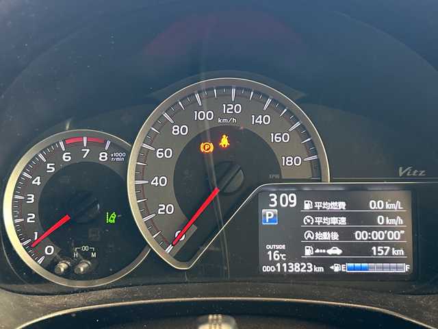 トヨタ ヴィッツ U スポーティパッケージ 岐阜県 2017(平29)年 11.4万km ホワイトパールクリスタルシャイン 純正ナビ7インチ/プッシュスタート/取扱説明書/スマートキー/ETC/フルセグ/前方ドラレコ/純正フロアマット/純正アルミホイール/キセノンヘッドライト/レーンキープアシスト/オートライト/保証書/ワンオーナー