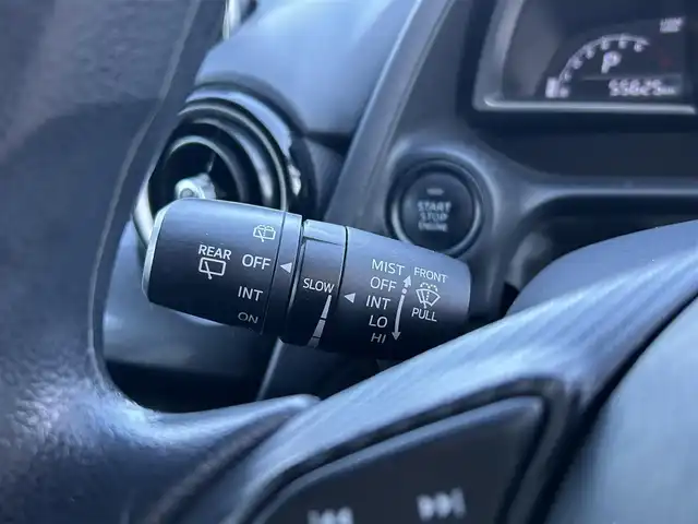 マツダ デミオ 13S 群馬県 2016(平28)年 5.6万km ソウルレッドプレミアムメタリック マツダ純正SDナビ/（FM/AM/CD/DVD/Bluetooth/フルセグTV）/スマート・シティ・ブレーキサポート/スマートキー/バックカメラ/キセノンヘッドライト/W+サイドエアバッグ/ステアリングスイッチ/電格ミラー/プッシュスタート/SPORTモード/アイドリングストップ/横滑り防止機能/純正フロアマット/純正15インチアルミ/純正ETC/社外前後ドラレコ（CA-XDR71GD）/保証書/取扱説明書/スペアキー×1