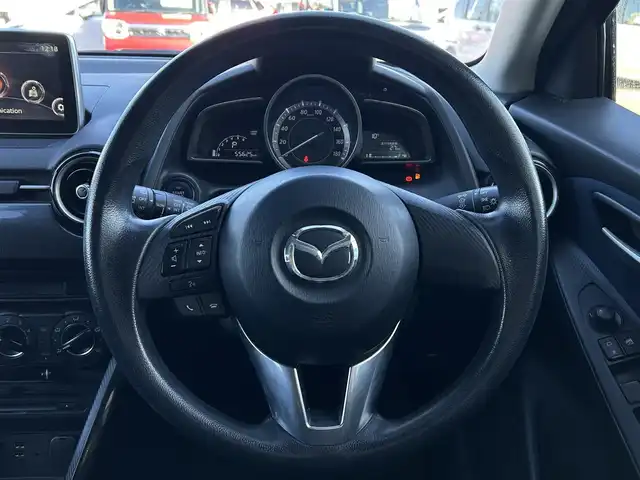 マツダ デミオ 13S 群馬県 2016(平28)年 5.6万km ソウルレッドプレミアムメタリック マツダ純正SDナビ/（FM/AM/CD/DVD/Bluetooth/フルセグTV）/スマート・シティ・ブレーキサポート/スマートキー/バックカメラ/キセノンヘッドライト/W+サイドエアバッグ/ステアリングスイッチ/電格ミラー/プッシュスタート/SPORTモード/アイドリングストップ/横滑り防止機能/純正フロアマット/純正15インチアルミ/純正ETC/社外前後ドラレコ（CA-XDR71GD）/保証書/取扱説明書/スペアキー×1