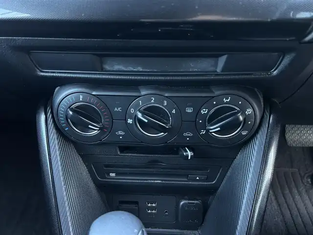 マツダ デミオ 13S 群馬県 2016(平28)年 5.6万km ソウルレッドプレミアムメタリック マツダ純正SDナビ/（FM/AM/CD/DVD/Bluetooth/フルセグTV）/スマート・シティ・ブレーキサポート/スマートキー/バックカメラ/キセノンヘッドライト/W+サイドエアバッグ/ステアリングスイッチ/電格ミラー/プッシュスタート/SPORTモード/アイドリングストップ/横滑り防止機能/純正フロアマット/純正15インチアルミ/純正ETC/社外前後ドラレコ（CA-XDR71GD）/保証書/取扱説明書/スペアキー×1