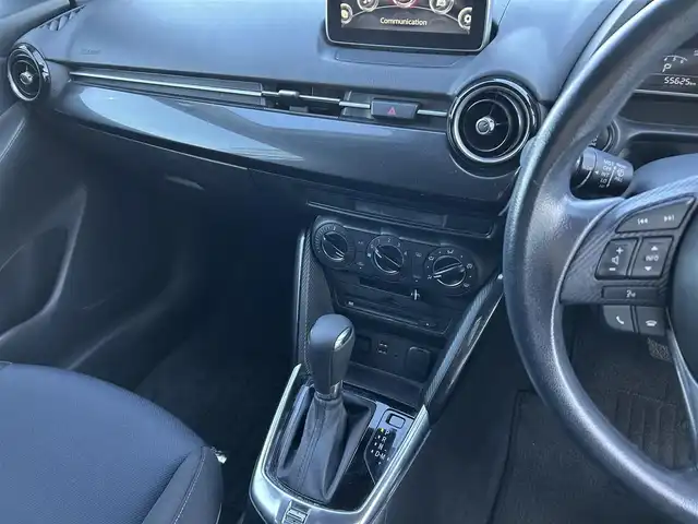 マツダ デミオ 13S 群馬県 2016(平28)年 5.6万km ソウルレッドプレミアムメタリック マツダ純正SDナビ/（FM/AM/CD/DVD/Bluetooth/フルセグTV）/スマート・シティ・ブレーキサポート/スマートキー/バックカメラ/キセノンヘッドライト/W+サイドエアバッグ/ステアリングスイッチ/電格ミラー/プッシュスタート/SPORTモード/アイドリングストップ/横滑り防止機能/純正フロアマット/純正15インチアルミ/純正ETC/社外前後ドラレコ（CA-XDR71GD）/保証書/取扱説明書/スペアキー×1