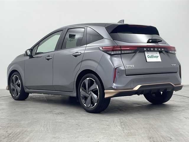 日産 オーラ G レザーエディション 三重県 2022(令4)年 1.1万km ダークメタルグレー 禁煙車/エマージェンシーブレーキ/純正SDナビ/BT/フルセグTV/全方位カメラ/デジタルインナーミラー/クリアランスソナー/ブラインドスポットモニター/レザーシート/オートブレーキホールド/純正ドライブレコーダー/オートハイビーム/純正17インチアルミホイール/スマートキー