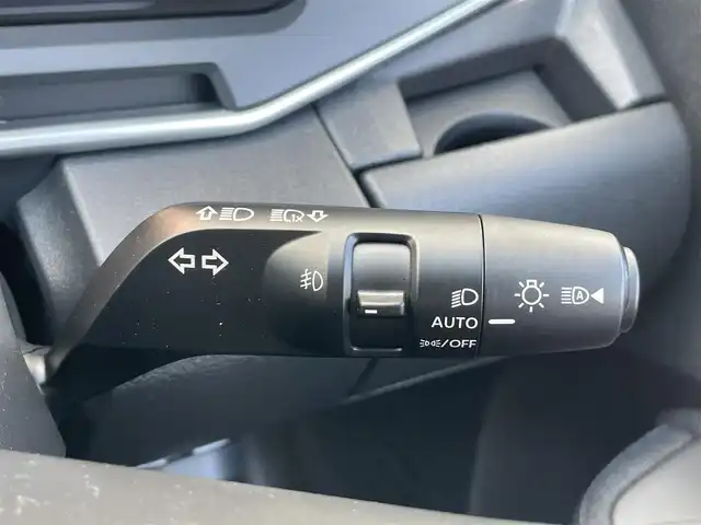 日産 オーラ G レザーエディション 千葉県 2022(令4)年 1.1万km ダークメタルグレー 全方位運転支援システム/　衝突軽減ブレーキ/レーンキープアシスト/　レーダークルーズコントロール/アダプティブヘッドライト/　クリアランスソナー/ブラインドスポットモニター/純正ナビ(MM222D-L)/　フルセグ/BT/USB/カープレイ/アラウンドビューモニター/デジタルインナーミラー/電動パーキングブレーキ/ブレーキホールド/ステアリングスイッチ/ETC/LEDヘッドライト/オートライト/フォグライト/スマートキー/プッシュスタート/純正フロアマット/純正17インチAW