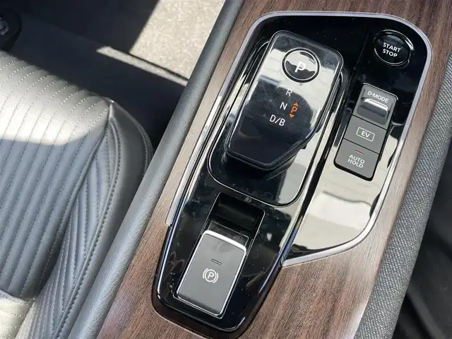 日産 オーラ G レザーエディション 千葉県 2022(令4)年 1.1万km ダークメタルグレー 全方位運転支援システム/　衝突軽減ブレーキ/レーンキープアシスト/　レーダークルーズコントロール/アダプティブヘッドライト/　クリアランスソナー/ブラインドスポットモニター/純正ナビ(MM222D-L)/　フルセグ/BT/USB/カープレイ/アラウンドビューモニター/デジタルインナーミラー/電動パーキングブレーキ/ブレーキホールド/ステアリングスイッチ/ETC/LEDヘッドライト/オートライト/フォグライト/スマートキー/プッシュスタート/純正フロアマット/純正17インチAW