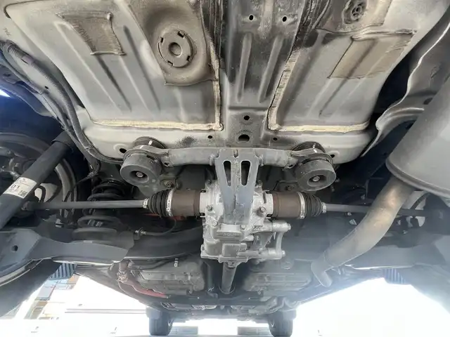ホンダ ヴェゼル ハイブリッド X 秋田県 2014(平26)年 5.5万km ミスティックグリーンパール ４WD/LEDヘッドライト/衝突軽減システム/純正ナビ/ワンセグ/バックカメラ/純正アルミ/スマートキー/アイドリングストップ/パーキングアシスト/プッシュスタート/クルーズコントロール/ステアリングスイッチ/ETC/前席シートヒーター/パドルシフト/ドライブレコーダー/純正フロアマット/純正ドアバイザー/オートライト/オートエアコン/パワーステアリング/パワーウィンドウ/横滑り防止/寒冷地仕様/電動格納ウィンカーミラー/保証書/取扱説明書/記録簿