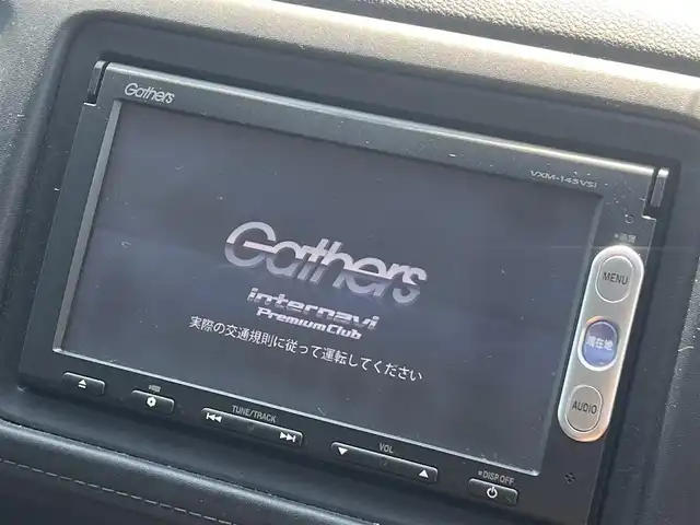 ホンダ ヴェゼル ハイブリッド X 秋田県 2014(平26)年 5.5万km ミスティックグリーンパール ４WD/LEDヘッドライト/衝突軽減システム/純正ナビ/ワンセグ/バックカメラ/純正アルミ/スマートキー/アイドリングストップ/パーキングアシスト/プッシュスタート/クルーズコントロール/ステアリングスイッチ/ETC/前席シートヒーター/パドルシフト/ドライブレコーダー/純正フロアマット/純正ドアバイザー/オートライト/オートエアコン/パワーステアリング/パワーウィンドウ/横滑り防止/寒冷地仕様/電動格納ウィンカーミラー/保証書/取扱説明書/記録簿