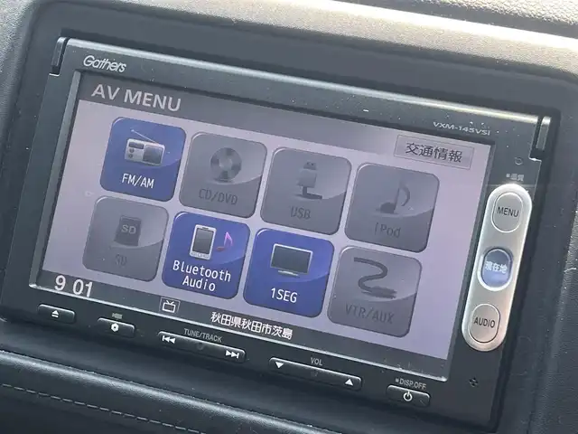 ホンダ ヴェゼル ハイブリッド X 秋田県 2014(平26)年 5.5万km ミスティックグリーンパール ４WD/LEDヘッドライト/衝突軽減システム/純正ナビ/ワンセグ/バックカメラ/純正アルミ/スマートキー/アイドリングストップ/パーキングアシスト/プッシュスタート/クルーズコントロール/ステアリングスイッチ/ETC/前席シートヒーター/パドルシフト/ドライブレコーダー/純正フロアマット/純正ドアバイザー/オートライト/オートエアコン/パワーステアリング/パワーウィンドウ/横滑り防止/寒冷地仕様/電動格納ウィンカーミラー/保証書/取扱説明書/記録簿