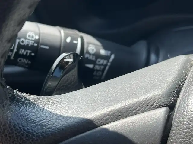 ホンダ ヴェゼル ハイブリッド X 秋田県 2014(平26)年 5.5万km ミスティックグリーンパール ４WD/LEDヘッドライト/衝突軽減システム/純正ナビ/ワンセグ/バックカメラ/純正アルミ/スマートキー/アイドリングストップ/パーキングアシスト/プッシュスタート/クルーズコントロール/ステアリングスイッチ/ETC/前席シートヒーター/パドルシフト/ドライブレコーダー/純正フロアマット/純正ドアバイザー/オートライト/オートエアコン/パワーステアリング/パワーウィンドウ/横滑り防止/寒冷地仕様/電動格納ウィンカーミラー/保証書/取扱説明書/記録簿