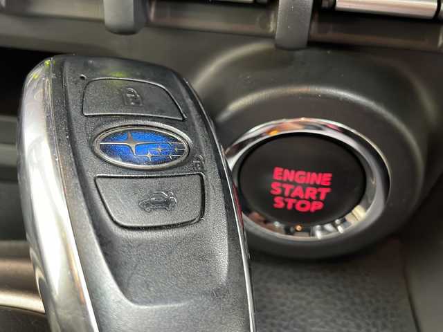 スバル ＢＲＺ S 愛知県 2015(平27)年 6.3万km クリスタルホワイトP 純正SDナビ（SDなし）/フルセグ/CD/Bluetooth/バックカメラ/純正17インチアルミホイール/パドルシフト/オートライト/ETC/純正フロアマット/スマートキー/プッシュスタート