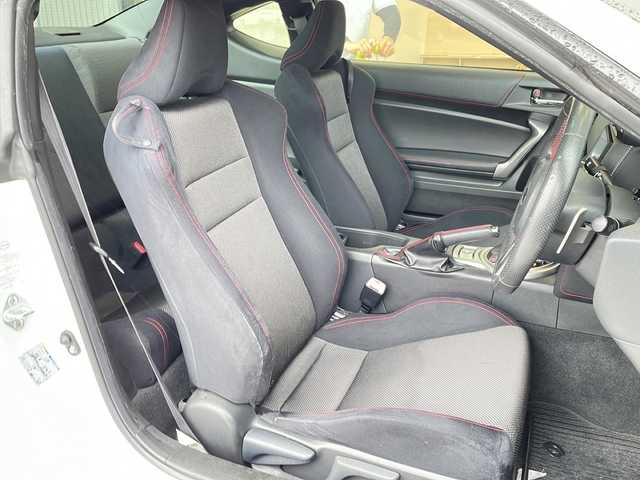 スバル ＢＲＺ S 愛知県 2015(平27)年 6.3万km クリスタルホワイトP 純正SDナビ（SDなし）/フルセグ/CD/Bluetooth/バックカメラ/純正17インチアルミホイール/パドルシフト/オートライト/ETC/純正フロアマット/スマートキー/プッシュスタート