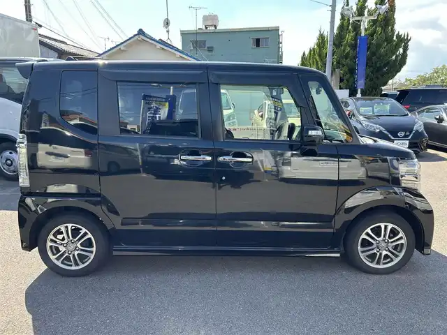 ホンダ Ｎ ＢＯＸ カスタム G Lパッケージ 和歌山県 2015(平27)年 5.9万km スマートブラック (株)IDOMが運営する【じしゃロン和歌山店】の自社ローン専用車両になります。こちらは現金またはオートローンご利用時の価格です。自社ローンご希望の方は別途その旨お申付け下さい/ディスプレイオーディオ-Bluetooth/ドライブレコーダー/片側パワースライドドア/ETC/純正14インチAW/プッシュスタート/スマートキー/-スペアキー×１/オートエアコン/電動格納ミラー