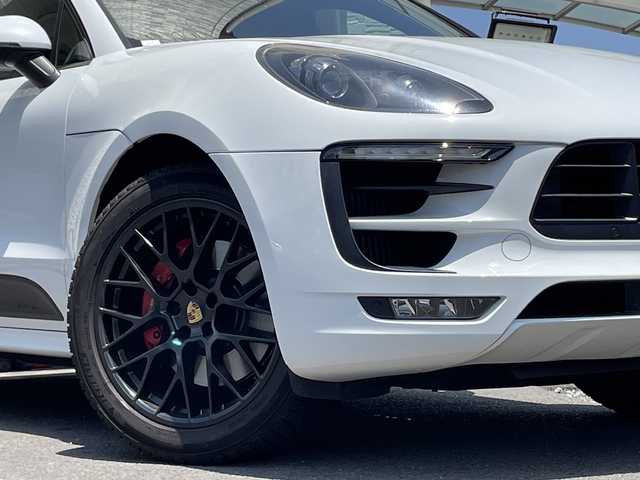 ポルシェ マカン GTS 大分県 2016(平28)年 5.9万km 白 純正ナビゲーション/BOSEサウンド/バックカメラ/ハーフレザーシート /運転席/助手席パワーシート/純正ETC/社外ドライブレコーダー/LEDヘッドライト/純正20インチアルミホイール/スマートキー/アイドリングストップ/コーナーセンサー（後方）
