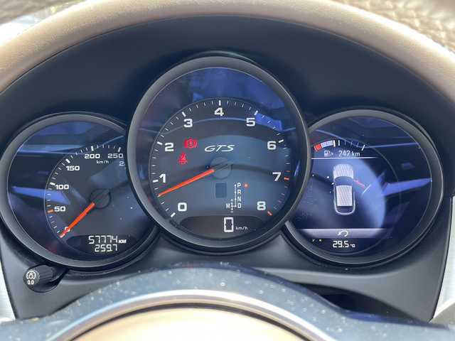 ポルシェ マカン GTS 大分県 2016(平28)年 5.9万km 白 純正ナビゲーション/BOSEサウンド/バックカメラ/ハーフレザーシート /運転席/助手席パワーシート/純正ETC/社外ドライブレコーダー/LEDヘッドライト/純正20インチアルミホイール/スマートキー/アイドリングストップ/コーナーセンサー（後方）