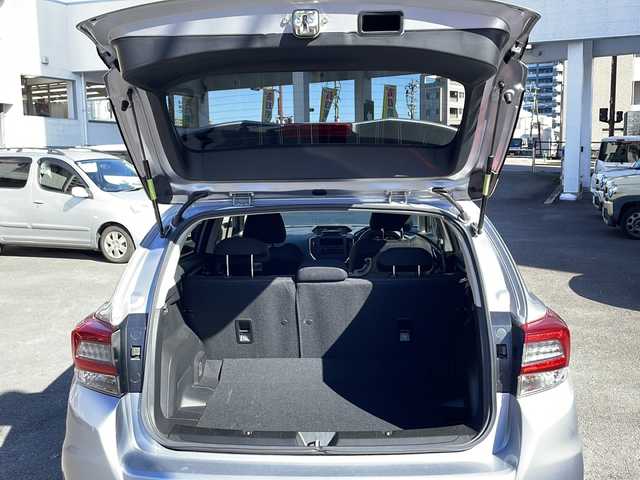 スバル インプレッサ スポーツ 1．6i－Lアイサイト 宮崎県 2021(令3)年 2.7万km アイスシルバーメタリック リモコンキー USB入力端子 CDチェンジャー オートライト パワーステアリング パワーウィンドウ 純正アルミホイール 純正フロアマット レーダークルーズコントロール コーナーセンサー（後方のみ） 取扱説明書 保証書