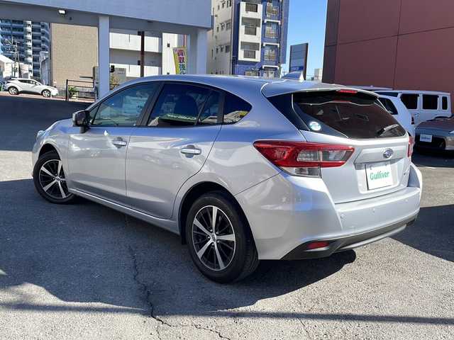 スバル インプレッサ スポーツ 1．6i－Lアイサイト 宮崎県 2021(令3)年 2.7万km アイスシルバーメタリック リモコンキー USB入力端子 CDチェンジャー オートライト パワーステアリング パワーウィンドウ 純正アルミホイール 純正フロアマット レーダークルーズコントロール コーナーセンサー（後方のみ） 取扱説明書 保証書