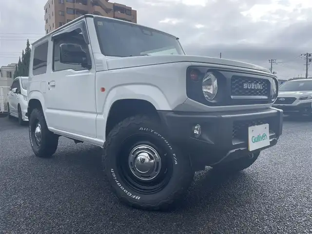 スズキ ジムニー XL 山形県 2023(令5)年 3.1万km スペリアホワイト ・ワンオーナー/・４WD/・ナビ/フルセグ/CD/DVD/Bluetooth/・バックカメラ/・衝突被害軽減ブレーキ/・レーンキープアシスト/・ハイビームアシスト/・オートライト/・標識認識機能/・先行車発進告知/・ヒルディセントコントロール/・前席シートヒーター/・BFGoodrichオールテレーンタイヤ装着/・スタッドレスタイヤ＋スチールホイール車載/・スペアキー1本/・保証書/・取扱説明書