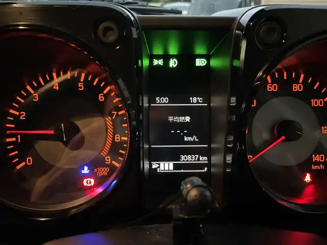スズキ ジムニー XL 山形県 2023(令5)年 3.1万km スペリアホワイト ・ワンオーナー/・４WD/・ナビ/フルセグ/CD/DVD/Bluetooth/・バックカメラ/・衝突被害軽減ブレーキ/・レーンキープアシスト/・ハイビームアシスト/・オートライト/・標識認識機能/・先行車発進告知/・ヒルディセントコントロール/・前席シートヒーター/・BFGoodrichオールテレーンタイヤ装着/・スタッドレスタイヤ＋スチールホイール車載/・スペアキー1本/・保証書/・取扱説明書