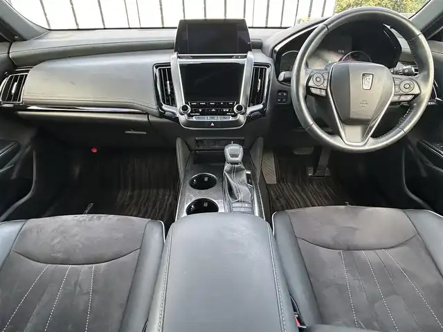 トヨタ クラウン ハイブリッド RS アドバンス 大阪府 2020(令2)年 4.7万km ホワイトパールクリスタルシャイン トヨタ・セーフティ・センス/・アダプティクブクルーズコントロール/・プリクラッシュセーフティー/・レーンアシスト/・クリアランスソナー/・リアクロストラフィックアラート/・オートマチックハイビーム/・ロードサインアシスト/純正ナビ/・Bluetooth/フルセグTV/CD/USB/AUX/　Miracast/ラジオ/主要装備/・全方位カメラ/・パーキングサポート/・横滑り防止装置/・オートホールド/・ブラインドスポットモニター/・HUD/・ステアリングヒーター/・ステアリングリモコン/・ハーフレザーシート/・パワーシート/・シートヒーター/・SOSコール/・nanoe/・ドライブレコーダー/・ETC2.0