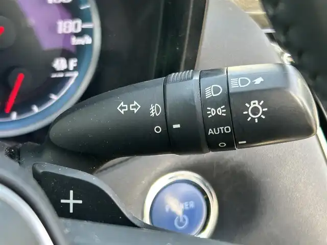 トヨタ クラウン ハイブリッド RS アドバンス 大阪府 2020(令2)年 4.7万km ホワイトパールクリスタルシャイン トヨタ・セーフティ・センス/・アダプティクブクルーズコントロール/・プリクラッシュセーフティー/・レーンアシスト/・クリアランスソナー/・リアクロストラフィックアラート/・オートマチックハイビーム/・ロードサインアシスト/純正ナビ/・Bluetooth/フルセグTV/CD/USB/AUX/　Miracast/ラジオ/主要装備/・全方位カメラ/・パーキングサポート/・横滑り防止装置/・オートホールド/・ブラインドスポットモニター/・HUD/・ステアリングヒーター/・ステアリングリモコン/・ハーフレザーシート/・パワーシート/・シートヒーター/・SOSコール/・nanoe/・ドライブレコーダー/・ETC2.0