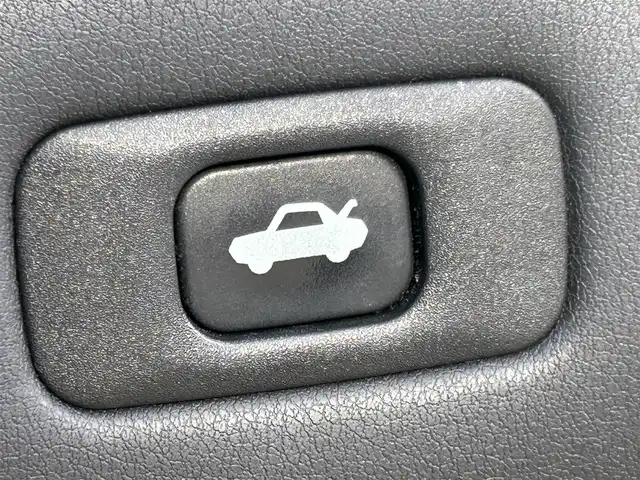 トヨタ クラウン ハイブリッド RS アドバンス 大阪府 2020(令2)年 4.7万km ホワイトパールクリスタルシャイン トヨタ・セーフティ・センス/・アダプティクブクルーズコントロール/・プリクラッシュセーフティー/・レーンアシスト/・クリアランスソナー/・リアクロストラフィックアラート/・オートマチックハイビーム/・ロードサインアシスト/純正ナビ/・Bluetooth/フルセグTV/CD/USB/AUX/　Miracast/ラジオ/主要装備/・全方位カメラ/・パーキングサポート/・横滑り防止装置/・オートホールド/・ブラインドスポットモニター/・HUD/・ステアリングヒーター/・ステアリングリモコン/・ハーフレザーシート/・パワーシート/・シートヒーター/・SOSコール/・nanoe/・ドライブレコーダー/・ETC2.0