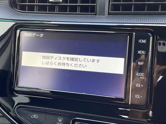 トヨタ アクア S スタイルブラック 岐阜県 2019(平31)年 2.9万km ホワイトパールクリスタルシャイン 禁煙車/純正ナビ/バックカメラ/プリクラッシュセーフティ/LKA/オートライト/LEDヘッドライト/オートハイビーム/フォグランプ/シートヒーター/スマートキー/スペアキー/プッシュスタート/ナノイー/AAC/ステアリングスイッチ/純正フロアマット/ドアバイザー