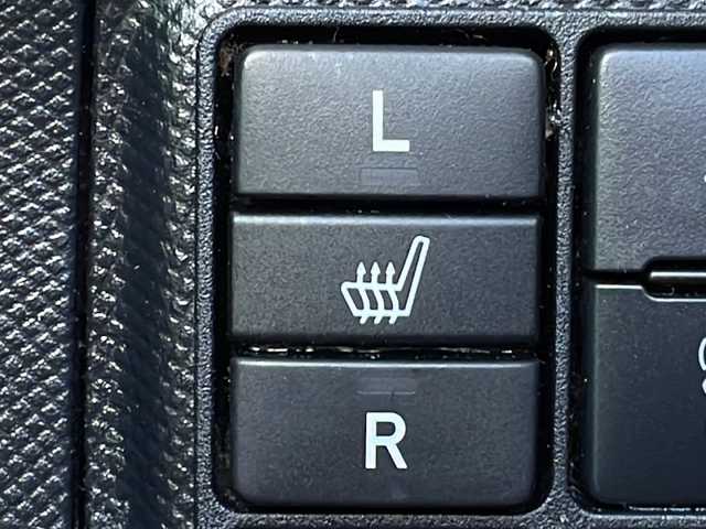 トヨタ アクア S スタイルブラック 岐阜県 2019(平31)年 2.9万km ホワイトパールクリスタルシャイン 禁煙車/純正ナビ/バックカメラ/プリクラッシュセーフティ/LKA/オートライト/LEDヘッドライト/オートハイビーム/フォグランプ/シートヒーター/スマートキー/スペアキー/プッシュスタート/ナノイー/AAC/ステアリングスイッチ/純正フロアマット/ドアバイザー