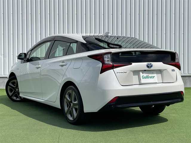トヨタ プリウス Sツーリングセレクション 香川県 2020(令2)年 4.4万km ホワイトパールクリスタルシャイン 登録時走行距離；43462km/純正ナビ/バックカメラ/ETC/前方ドライブレコーダー/衝突被害軽減システム/レーンキープアシスト/クルーズコントロール/クリアランスソナー/LEDヘッドライト/純正フロアマット/純正AW17インチ/スマートキー
