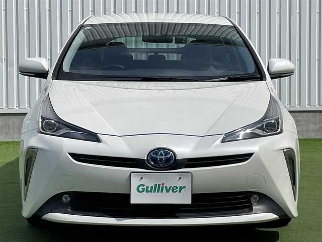 トヨタ プリウス Sツーリングセレクション 香川県 2020(令2)年 4.4万km ホワイトパールクリスタルシャイン 登録時走行距離；43462km/純正ナビ/バックカメラ/ETC/前方ドライブレコーダー/衝突被害軽減システム/レーンキープアシスト/クルーズコントロール/クリアランスソナー/LEDヘッドライト/純正フロアマット/純正AW17インチ/スマートキー