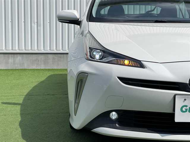 トヨタ プリウス Sツーリングセレクション 香川県 2020(令2)年 4.4万km ホワイトパールクリスタルシャイン 登録時走行距離；43462km/純正ナビ/バックカメラ/ETC/前方ドライブレコーダー/衝突被害軽減システム/レーンキープアシスト/クルーズコントロール/クリアランスソナー/LEDヘッドライト/純正フロアマット/純正AW17インチ/スマートキー